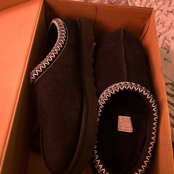 Black Tasman Uggs - Picture 1 of 5